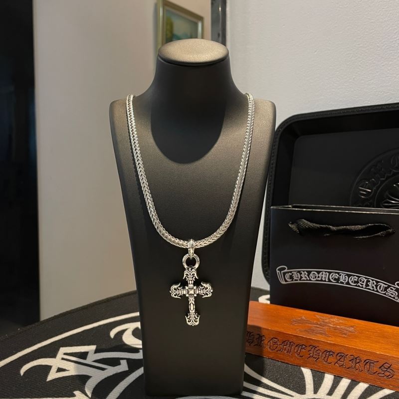 Ch*0me He**ts necklaces